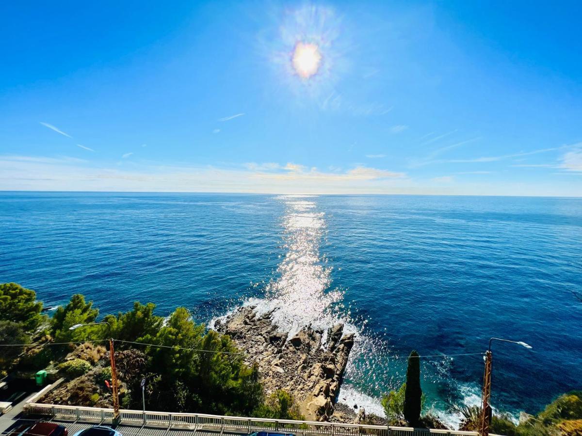 Suite Sunset 22 - Fronte Mare サンレモ エクステリア 写真