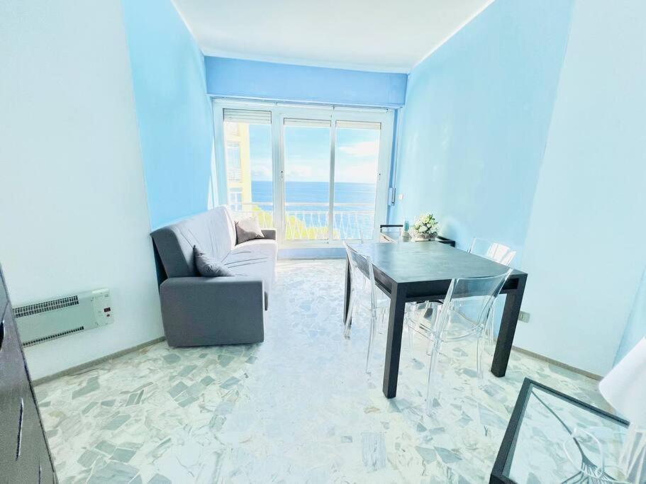 Suite Sunset 22 - Fronte Mare サンレモ エクステリア 写真
