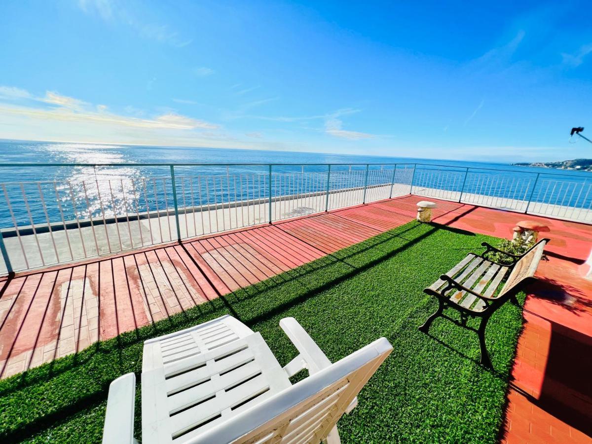 Suite Sunset 22 - Fronte Mare サンレモ エクステリア 写真